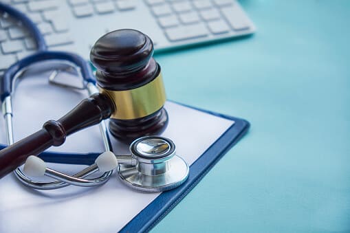 DOKTOR HATASI NEDENİYLE TAZMİNAT DAVASI